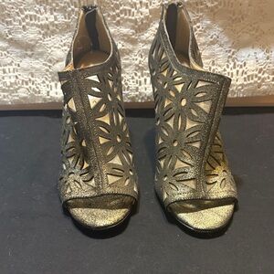 Van Eli Gold Floral Cutout Heels